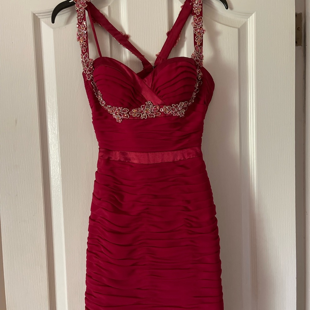 Vintage (2011) Faviana Red Sleeveless Dress